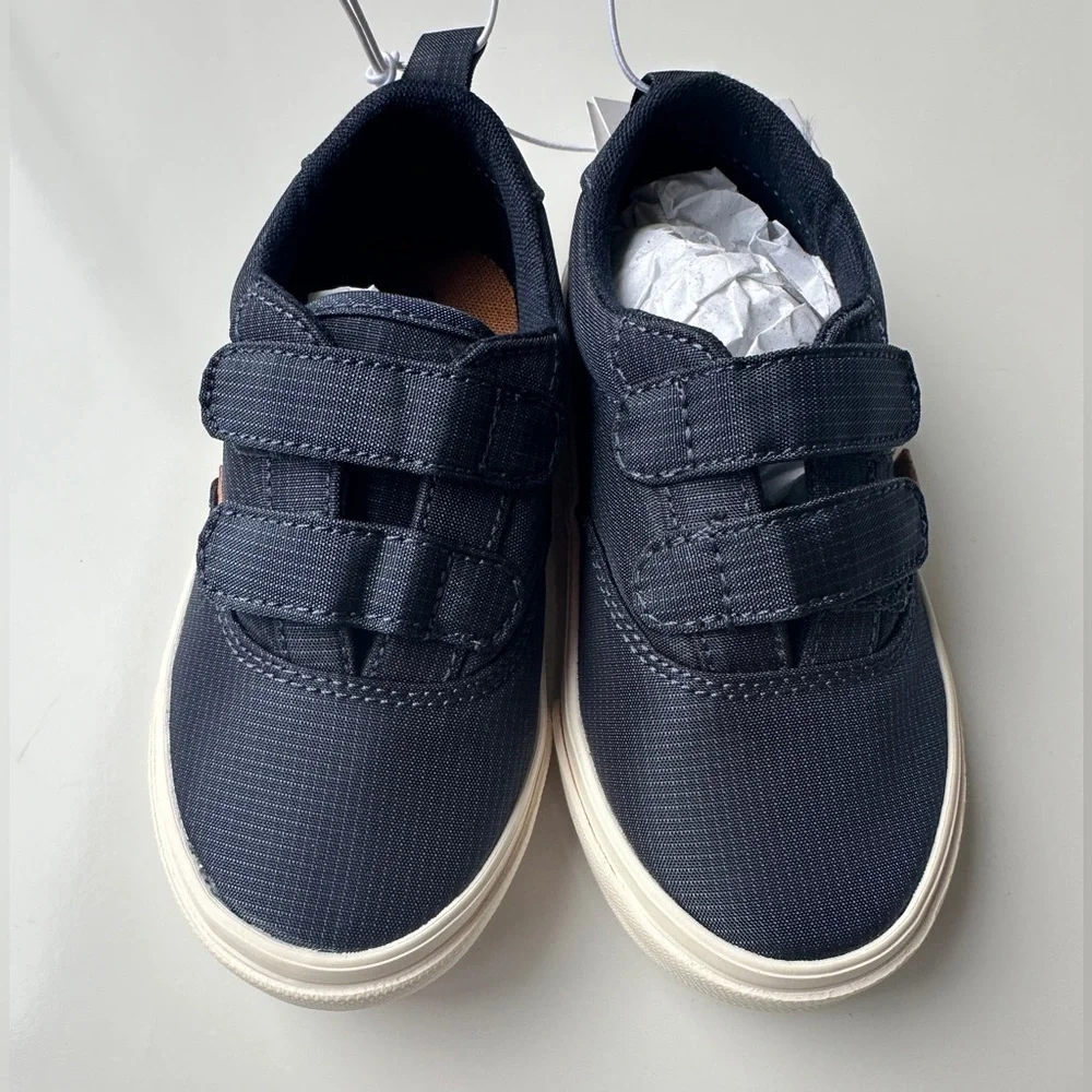 NWT Old Navy Blue Double Strap Unisex Boy’s Toddler Sneakers Shoes Size 6